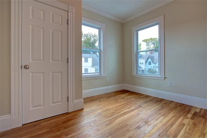 Room for sublet, facing the street - 4br needs one more flatmate! Apartments