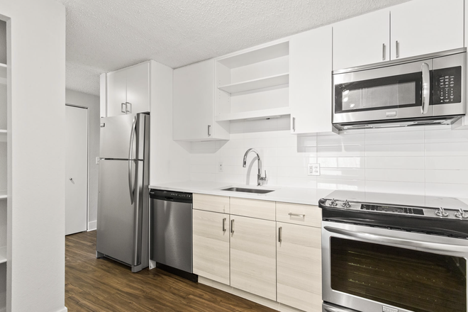 Kitchen - 2121 Canyon Apartments