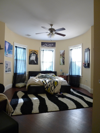 bostonrealtyonline.com - Bright Modern Four Bedroom Plus