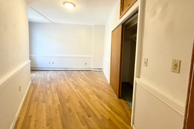 bedroom - Rooms for rent in the North End! Apartments