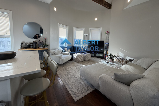 Living Room - Beautiful 4 Bed 2 Bath on Calumet!!