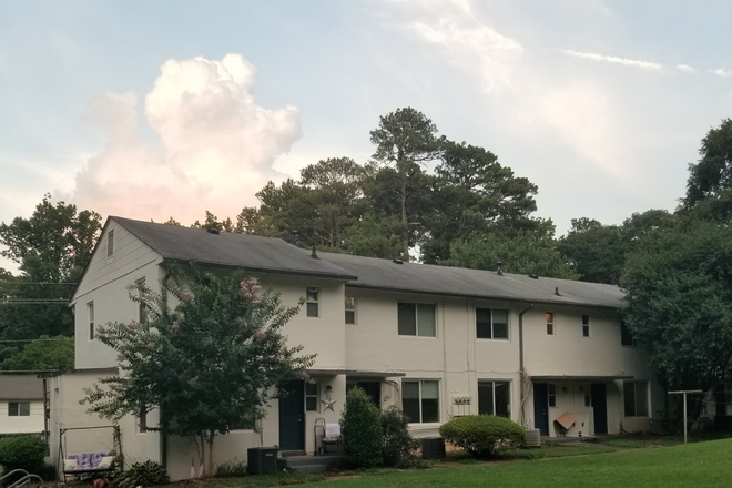 Apartment Complex - Room for rent, $580 a month, looking for someone to stay here September/October, short term lease