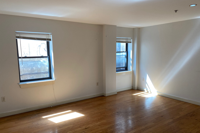 Living Room - Kenmore Square, Commonwealth Avenue Unit (2 Beds, 2 Baths) Condo