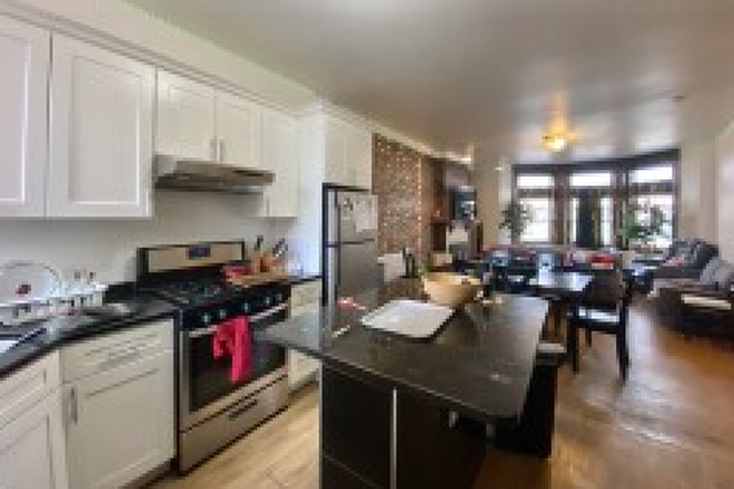 living - SPACIOUS, UPDATED 5 BED/2 BATH, AVAIL 9/1/26!! Apartments