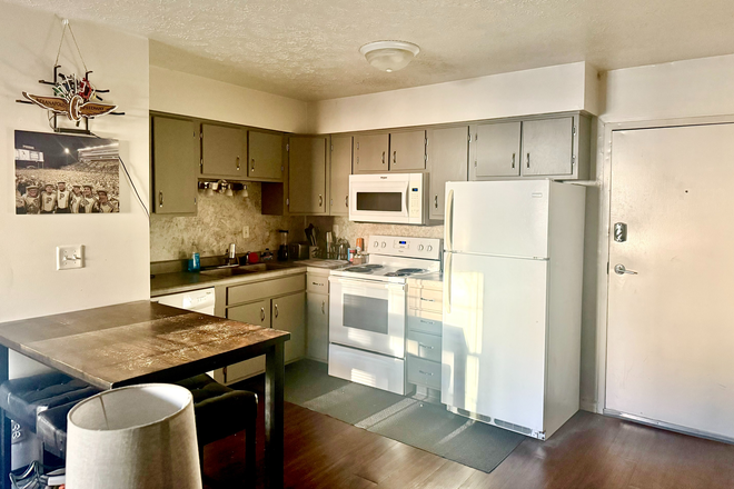 Kitchen - 136 Andrew Place Apt 11