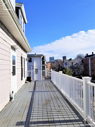 outisde - Huge 4 bed 2 bath on Gardner St 9/1/2025 Apartments