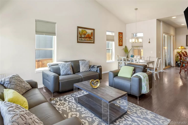 Living Room with reclining leather sofa and chair - 1 bdrm+attached private bath & garage space avail in lovely furnished 5bd/4ba home in Central Park