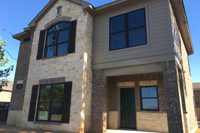 Across from UNT Parking 54 - DOWNSTAIRS UNIT AVAILABLE for August 2025. ACROSS FROM UNT PARKING LOT #54-T  **UTILITIES Included Apartments
