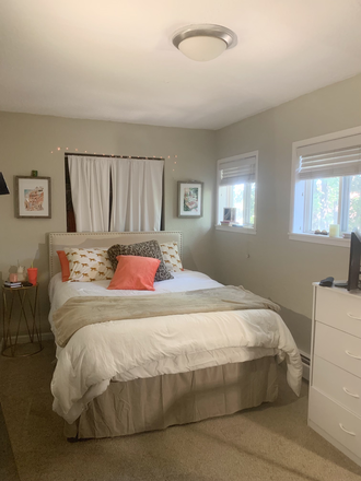 Bedroom 2 - 2 Bed, 1 Bath appt across from campus Apartments