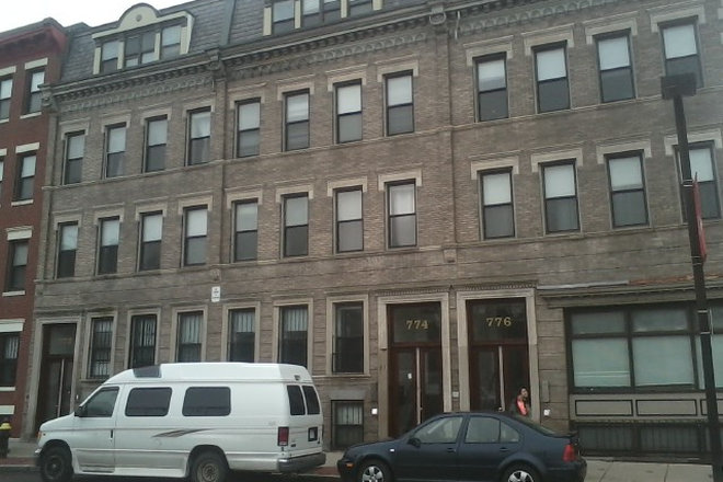 visit hubrealtyproperties.com - South End, spacious 3 bedroom with renovated kitchen, handy to Back Bay and Fenway Apartments