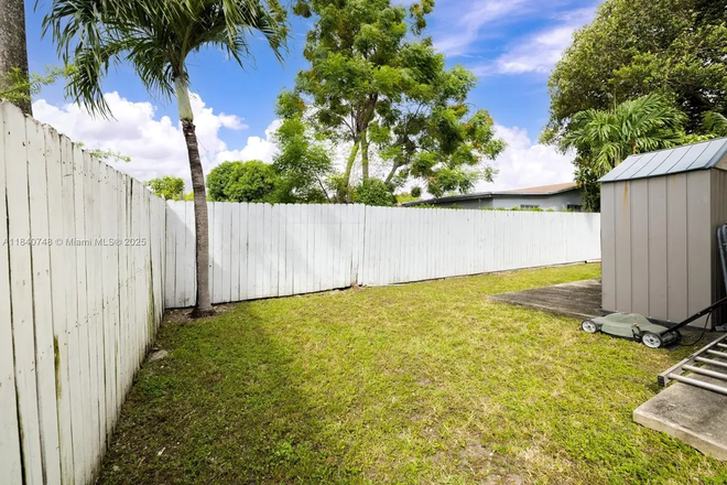 Outside Green Space - Spacious Duplex Unit Just Off Miracle Mile Duplex