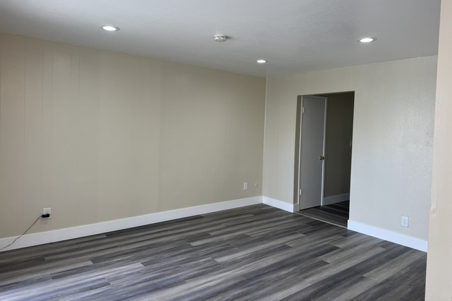 Living Room - Apartment close to campus