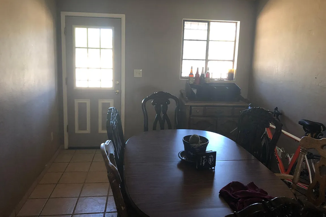 Dining Room - House Close to Campus