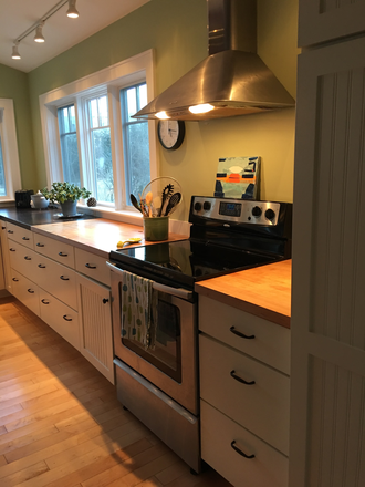 Kitchen - 1 furnished room (rent BRs sep) in house for med/grad/postdoc.UTILS incl. 5 min walk to UVM. Safe.