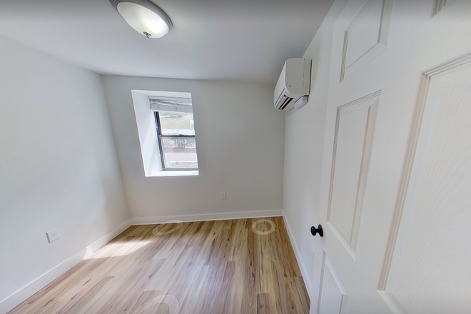Hub Realty - Brighton, fabulous 2 bedroom, new kitchen and bath, laundry in unit, 1 free month rent Apartments