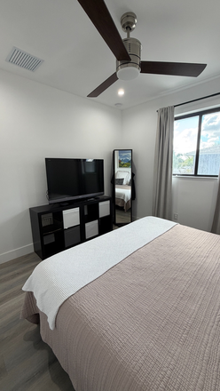 Bedroom - Modern King Room in Peaceful Townhome • Near NSU & FLL Airport