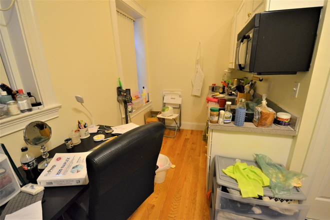 79 Westland Ave. - NO Broker's Fee!!  -  Avail 9/1 - Beautiful Studio in the Berklee and BoCo Area! Apartments