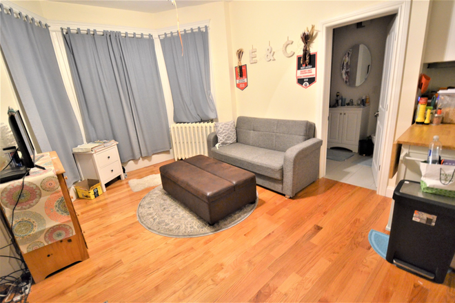 Studio - Large Studio Available 9/1/26! *CONTACT NOAH 603-470-8181