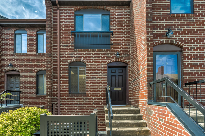 Outside - Georgetown -  Papermill w Parking $3200 Townhome