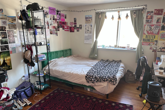 Bedroom - Room available in 2bd apartment