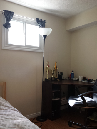 Furnished bedroom - 10 minute bus to campus, Furnished bedroom near UTM (female only) House