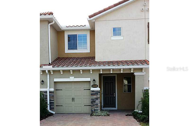Driveway - ? Room for Rent – Perfect for UCF Students! (1969 Saffron Ct, Oviedo, FL) ?Just 10 minutes from UCF