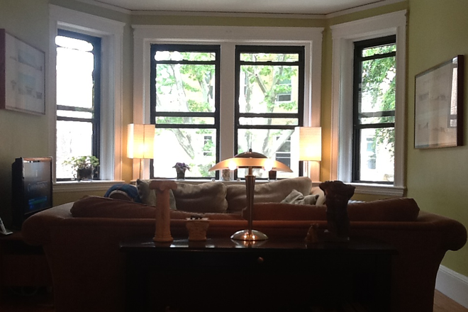 TV Area - Grad Students, Awesome Location, Great Room/Apartment