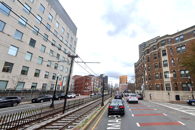 Hub Realty - Prime location, spacious 1 bedroom, elevator and laundry in building, free one month rent Apartments