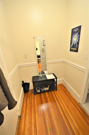1 Bedroom Apartment - 52 Westland Ave - Spacious 1 Bedroom with Sunny&Bright. Avail 09/01
