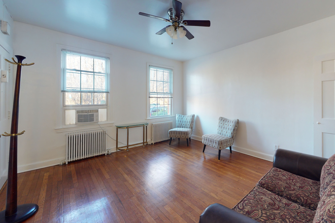 Living room - 4034 Calvert St Apartments
