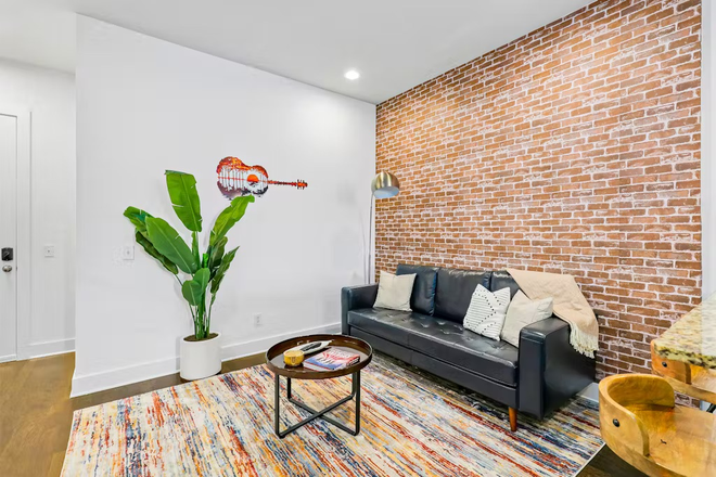 Living Room - 210 30th Ave N, Unit 313 Condo