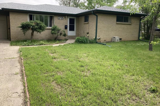 Front - Martin Acres Close to Campus House