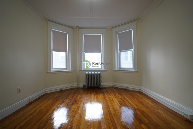 1 - NO BROKER FEE! Avail NOW-Awesome Fenway Studio, Cat ok. H/HW inc, Elevator