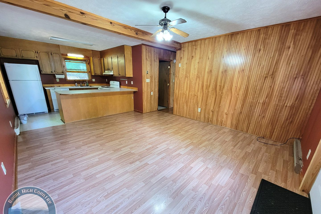 Photo - 2bd/1ba Upstairs Duplex Off Howard's Creek House