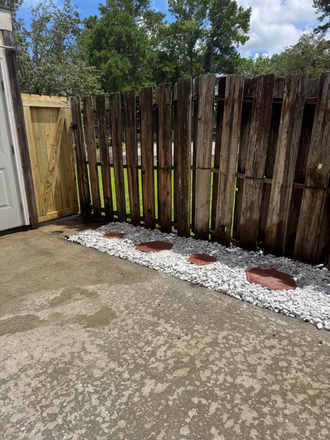 Fenced patio - Carolina Pines