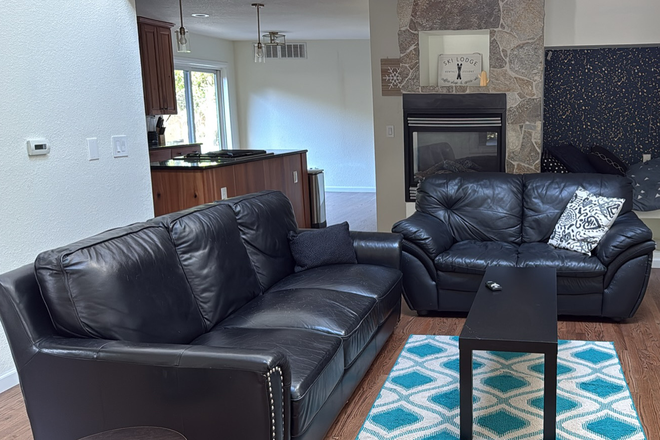 Living room - **JUNE** move-in SUBLEASE North Boulder house! NO JULY or AUGUST people. PLEASE READ.