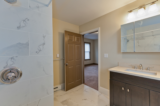 Bathroom - 5 BEDROOM - GLADSTONE ST, EAST BOSTON APARTMENT! AVAILABLE!