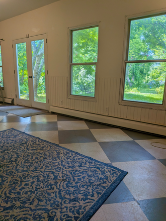 Living room - One bedroom apartment, private entrance, deep soak bathtub, 10 minutes from campus
