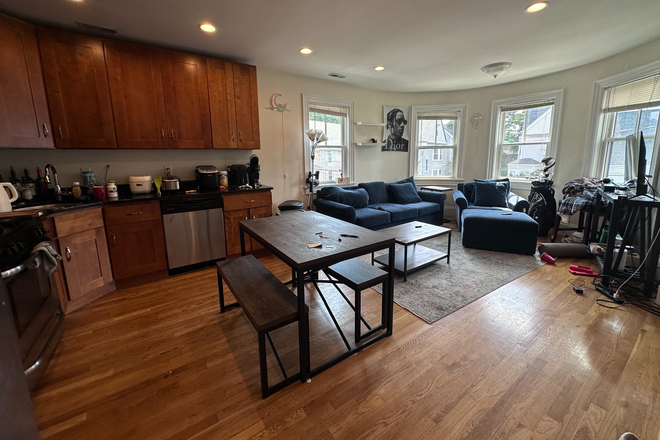 84 Linden St #2 - [9.1.2025] 3 beds / 3 baths for Sept 1st [2 floors] Apartments