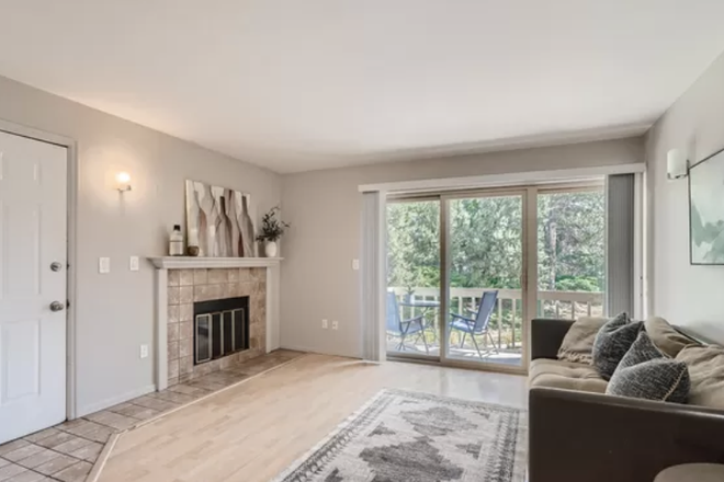 Living Room - Fully Furnished 2 bed/2 bath Condo Available for Spring Rental and Beyond