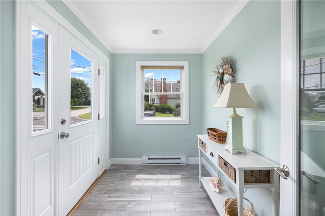 Entryway - Available for a group of 4! 4 Bedroom in Bonnet Shores! House