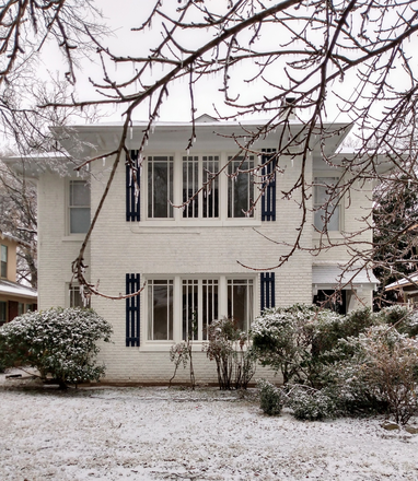 Charming Midtown duplex—sun-filled upper unit perfect for med students or professionals, minutes from UTHSC & Overton Park. - Midtown 3BR/2BA – PRIVATE Off-Street PARKING! Bright, Spacious, Great Location! Available now! Duplex