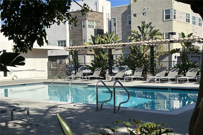 pool - New Townhome in Platinum Triangle, Anaheim (Shuttle to campus, spacious, walkable to Disneyland)