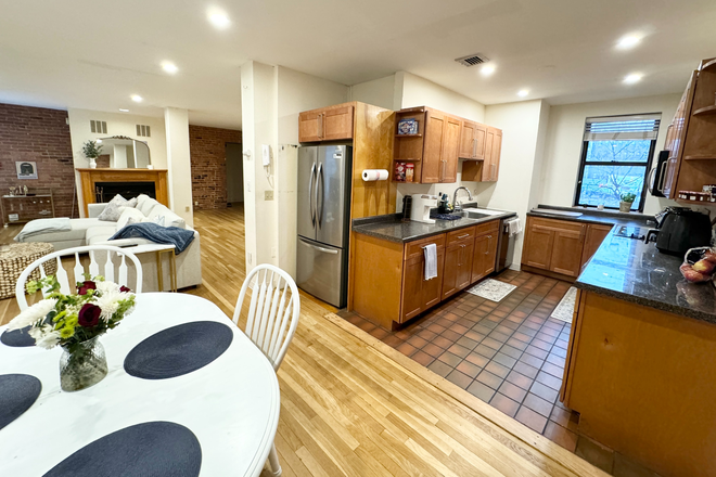 Call NOW for showings! 617-236-8600 - GAINSBOROUGH ST - *HALF FEE* SYMPHONY AREA 3BR AVAIL *9/1/2026* W/ IN UNIT LNDRY, 2 BATH, RNTL PRKNG Condo