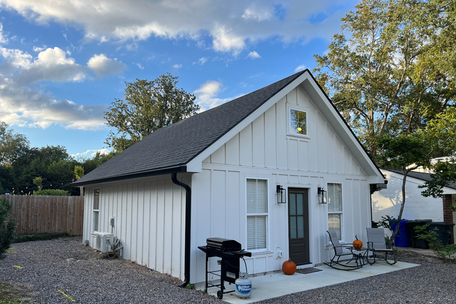 Outside - New, Fully Furnished, All-Inclusive Cottage (2 minute drive from MUSC) Apartments