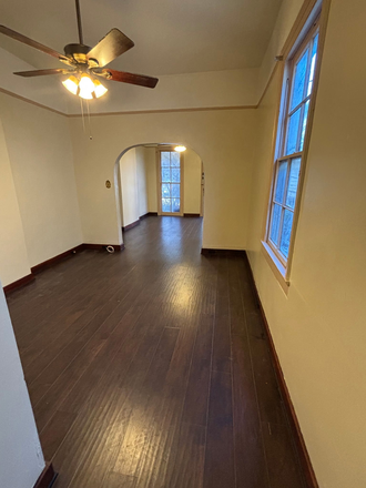 Bedroom  #1 - Shotgun by South Carrollton, 20 min walk to campus Apartments