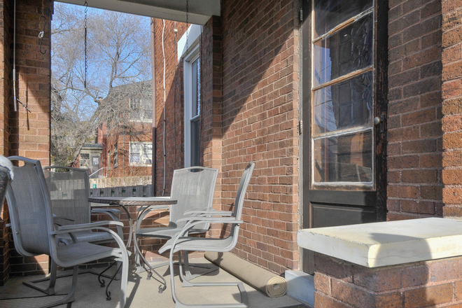 private side entrance - 1738 Pell St. #2 Duplex