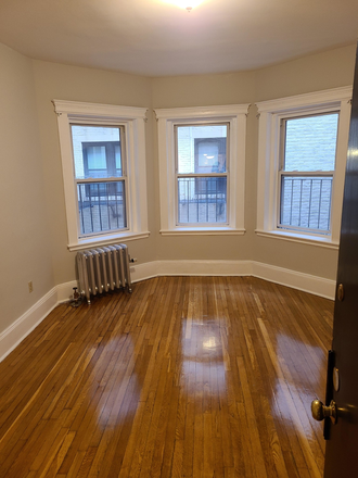- - Close to Campus!! Studio w/ Heat & Hot Water Incld, Laundry in Building Apartments