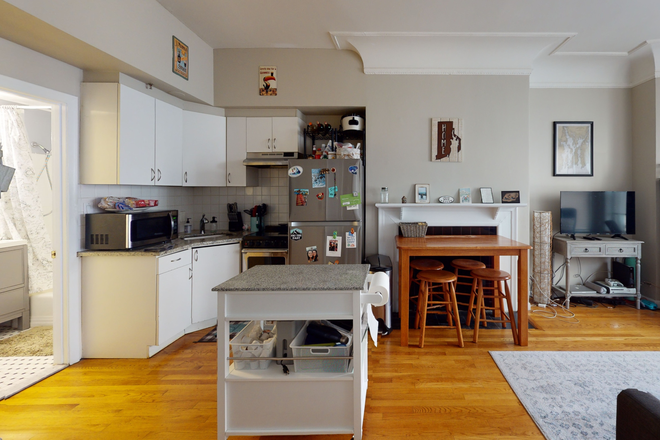 Call NOW for showings! 617-236-8550 - BEACON ST - CHARMING OPN CNCPT KENMORE SQ 1BR/1BA AVAIL *9/1/2025* W/ H&HW INC, BAY WINDOW, FIREPLCE