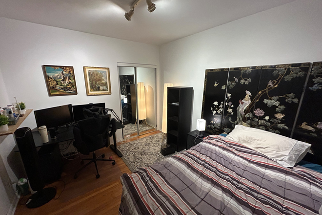 Bedroom - 1 furnished bedroom for sublet in 3 person little Italy house (4-8 months)